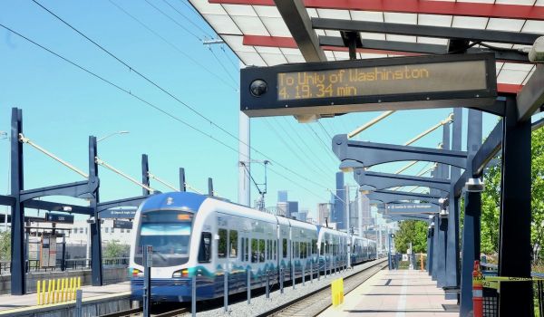 seattle light rail approaching stop